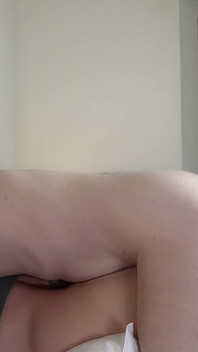 Lydia H. tatuada milf en primer plano anal y semen en los pies 4k