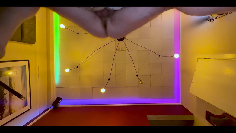 ScottyNaughty69: 躺在我下面，看着我做爱，直到我抽出来并射在你身上！