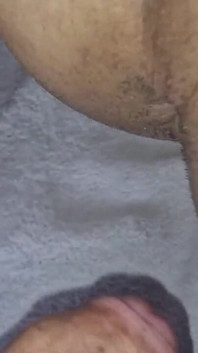 Twink'in Götünde Büyük Bir Yarak, Taşaklara Kadar Ateşli Dölle Dolu!