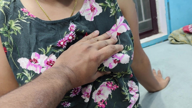 Vaishnavysharunraj: Hete borsten drukken in de slaapkamer ... Vriendje drukt op borsten...
