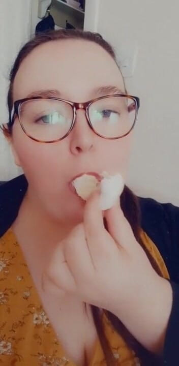 SSBBWLadyBrads: Tôi đang ăn cái bánh râu này cho bạn