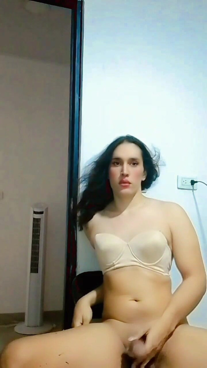 DamiPe: Kolumbijský Trans Masturbuje