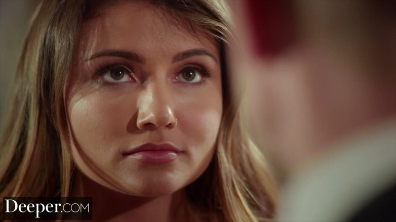 Deeper: Profondo. Hottie alina condivide bf con Adria in un caldo...