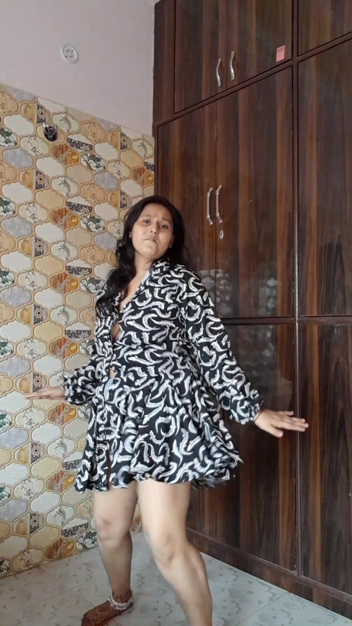 Puja555: Puja Bhabhi Honry Dance