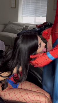 Spider-Man mengongkek awek laider keras & merakam webnya di seluruh mukanya