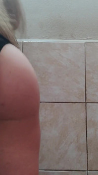 Pak si sundám šaty