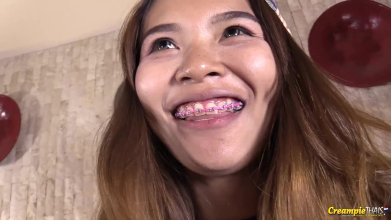 Creampie Thais: Video seks creampie kali pertama Kittikorn berusia 18 tahun