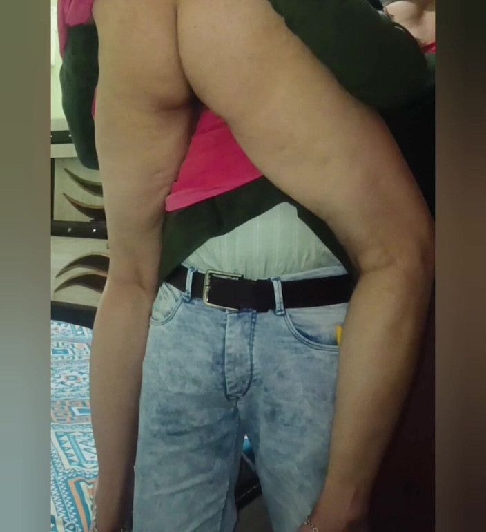 Priyahot77: Priya bhabi sexy körpermassage