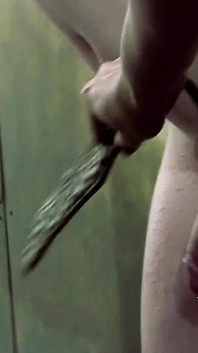 Rubia dominatrix clavando a su esclavo mientras él está atado