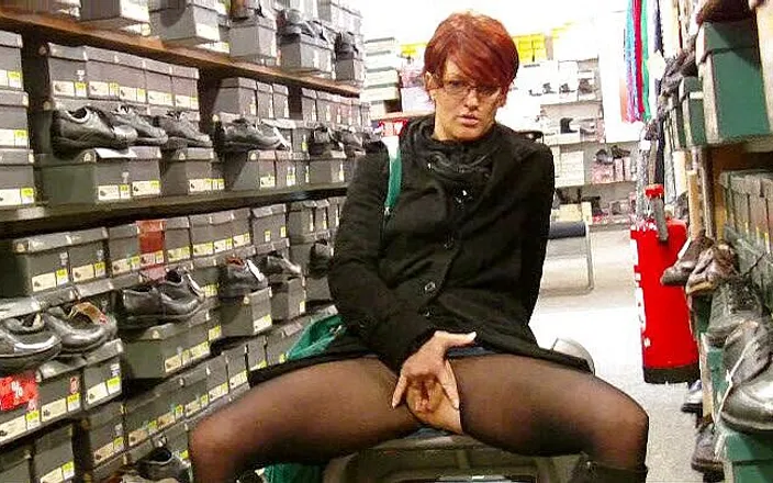 Popp Sylvie: In a shoe store with Popp Sylvie