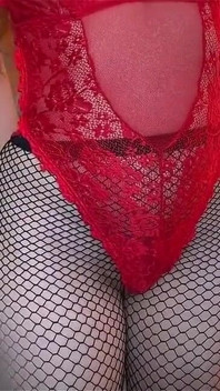 Kız arkadaşımın arkadaşını siktim. Derin gırtlak ve sert seks