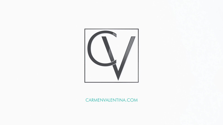 Carmen Valentina: Carmen Valentina plays with her squirting pussy in pantyhose!