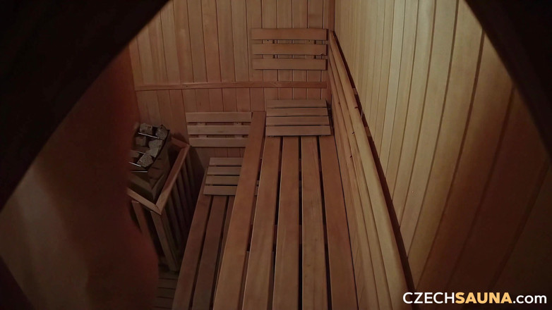 Czech Sauna: Czech sauna 10: cewek sange memohon perhatian di ruangan sauna