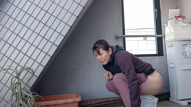 Mayumi Kanzaki: The Desperate Pee Scenario