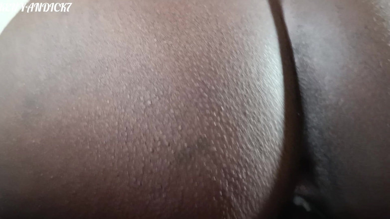 Kenyan Dick: 彼女は私をからかった後、勃起したペニスに乗らなければならず、硬くなってしまいました