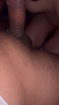 Une petite amie desi suce une gorge profonde comme une pute