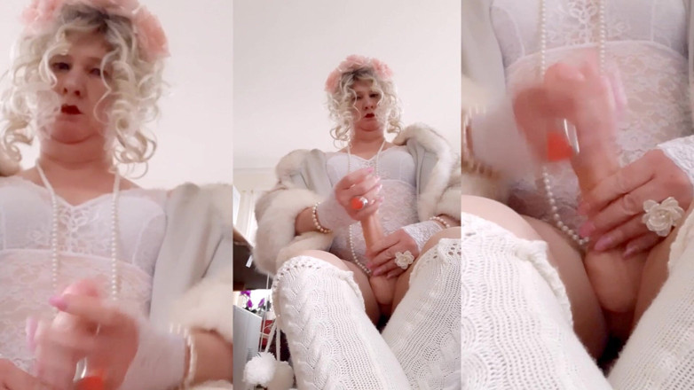 TransFurBitch: Transfurlady Shows Giant Futa-cock in White Stockings