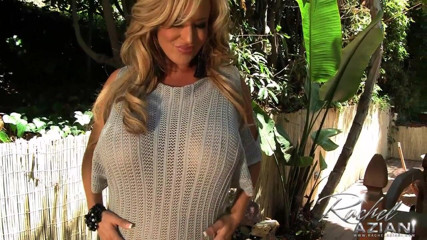 Aziani: Rachel fingering memeknya sendiri di luar ruangan di jembatan