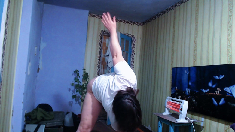 SchoolPrincess: Travaillons sur mon ventre et mes seins ensemble