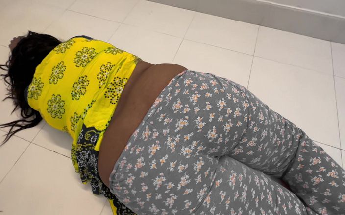 Aria Mia: Une demi-sœur tamoule de 19 ans sexy se fait baiser par...