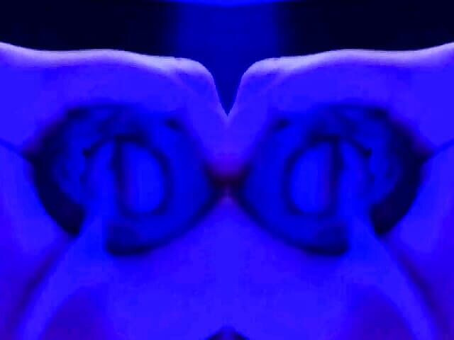 Lkdick8: Zábavná noc v modrém světle