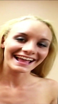 Blond mager tonåring Leah slog i hemlighet hårt av styvbror