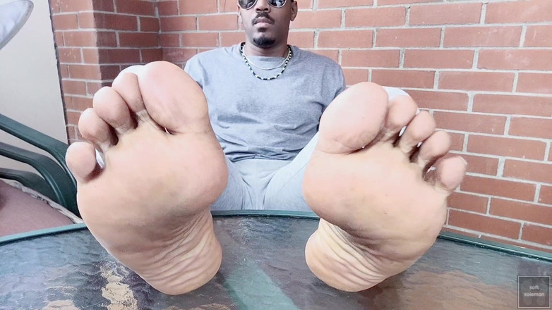 Soft Soleman: Plantes De Pieds Masculins Puants (2025)