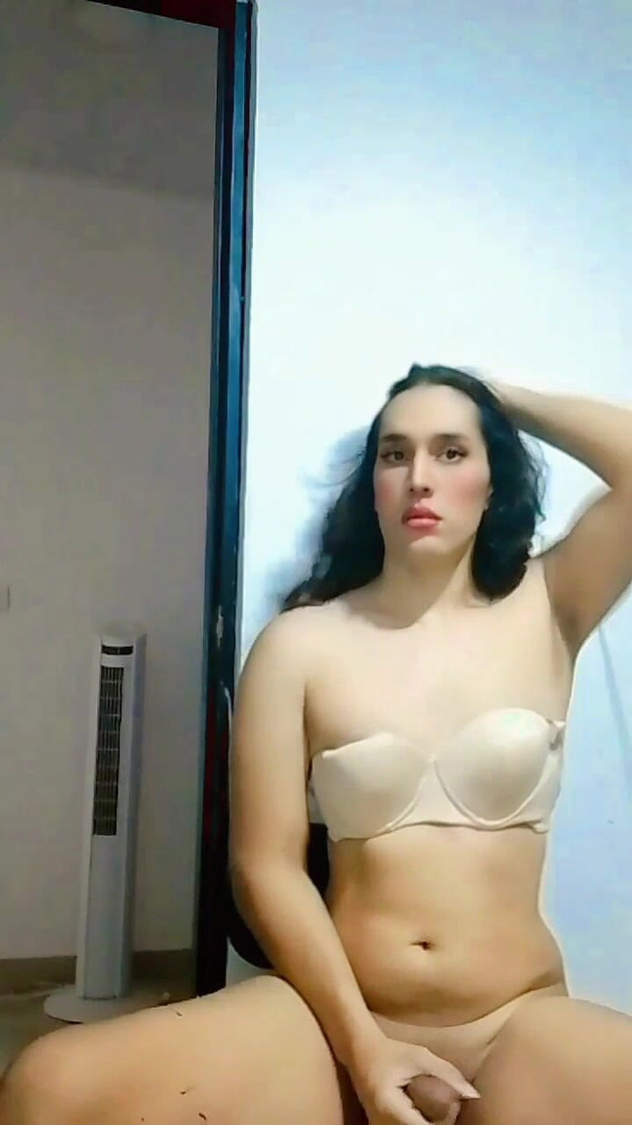 DamiPe: 哥伦比亚跨性别手淫