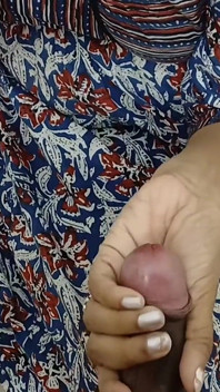 热辣的泰国女仆在酒店房间里给了最好的服务