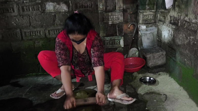 SAFI TV: Teyzemi çok ateşli bir pozisyonda otururken görüyorum ona sarıldım ve onu...