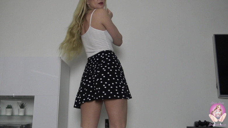 Brea Rose: 발기를 도와주는 룸메이트