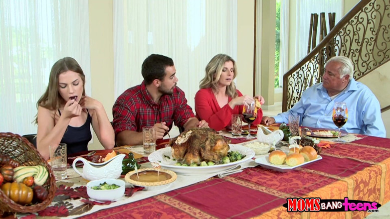 Moms Bang Teens: Moms Bang nastolatka - Sydney Cole był zarząd z gadanie z...