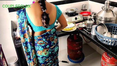 Sexy Komal: सौतेली मम्मी तब तक खाने के लिए बैठी है जब तक हम नहीं छोड़ देते