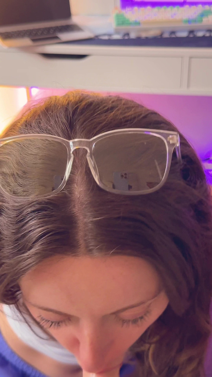 Nadia Foxx: Rakaman dekat blowjob dildo