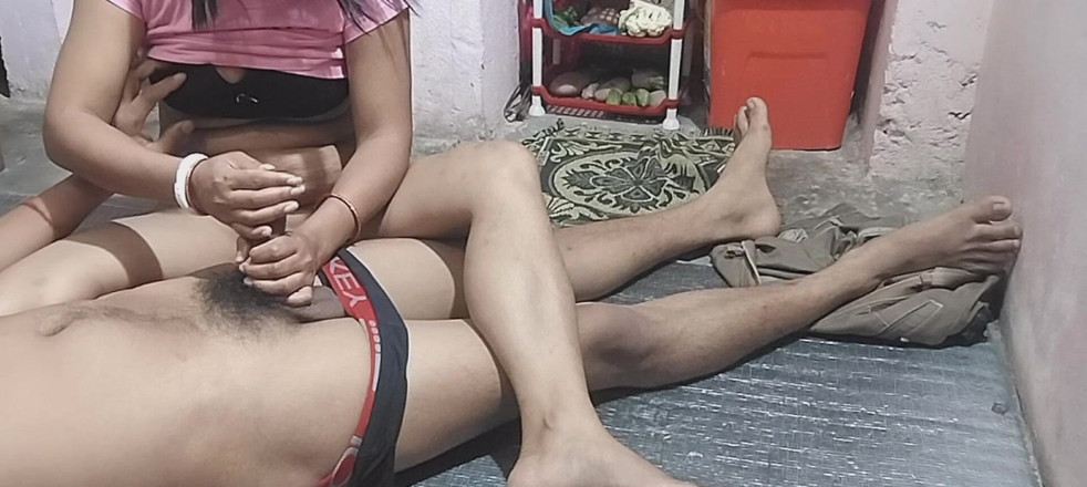 Uttar dinajpur: Caliente india ama de casa folla hermanastro cocina - parte 2