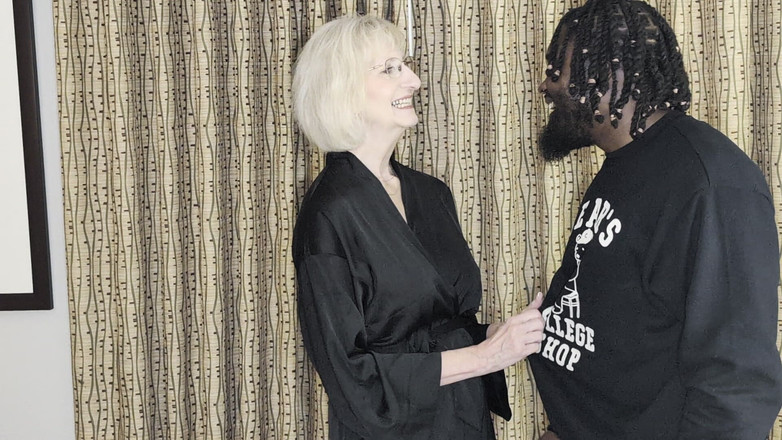 Gilf Fest: Samson Gets Seduced by His Teammate Sexy Gilfy Stepmom Morgan