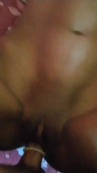 La mia sorellastra si gode il mio cazzo duro