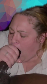 Ondergespoten in de mond van mijn stiefzus, haar lul zuigende lippen greep het allemaal