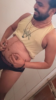 Corp complet bărbierit la sex extrem dur în baie