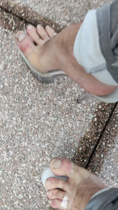 Mutsakin: Kaki dan kasut tumit 2