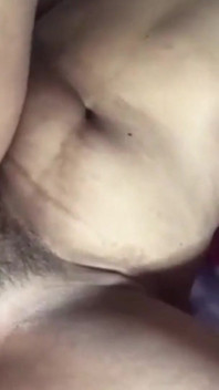 Mi sono goduto una scopata dura con la mia dolce indiana desi bhabhi e ho penetrato profondamente il mio cazzone