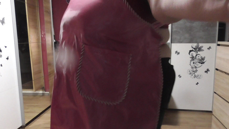 tammara big: У гумовому фартусі я розплющую капці