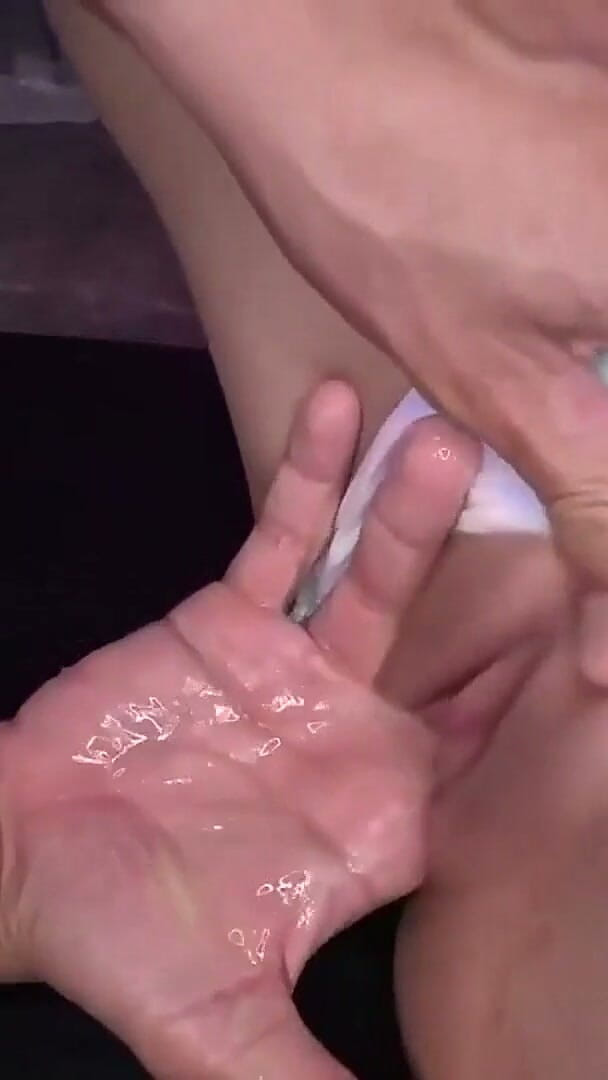 Sushi Bang: Sexy erotica doppie conigliette con seni enormi, curve lasciva e...