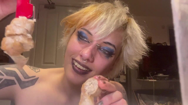 Glitterqueen1999: Awak Berbohong Tentang Zakar Awak! Goth Tinder Date memotong zakar...