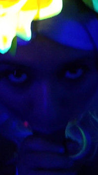 Black Light的鸡巴吮吸