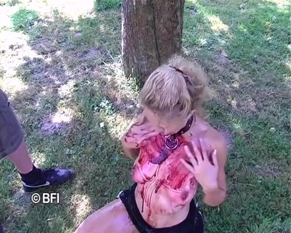 Extreme Insertions: penghinaan makanan ekstrem.