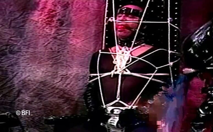Slave Seks: Two nasty chicks punishing their slave