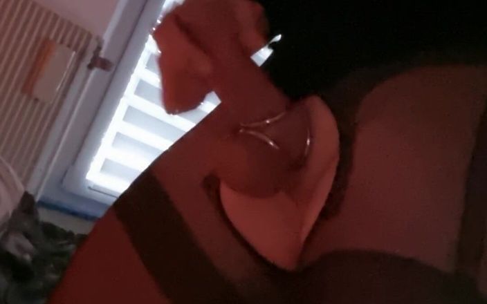 Lauralalouve: Bonne Masturbation Chambre Rouge