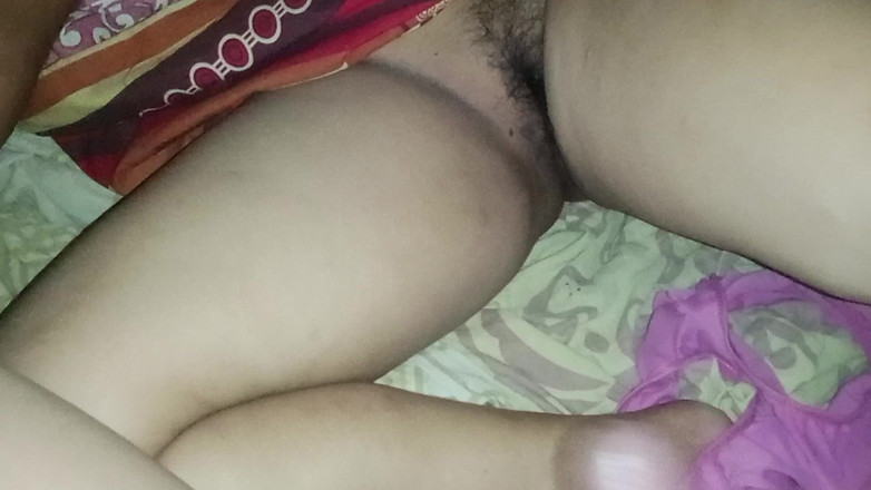 Citra: Stavo mischiando nella stanza della mia matrigna mentre guardavo il...