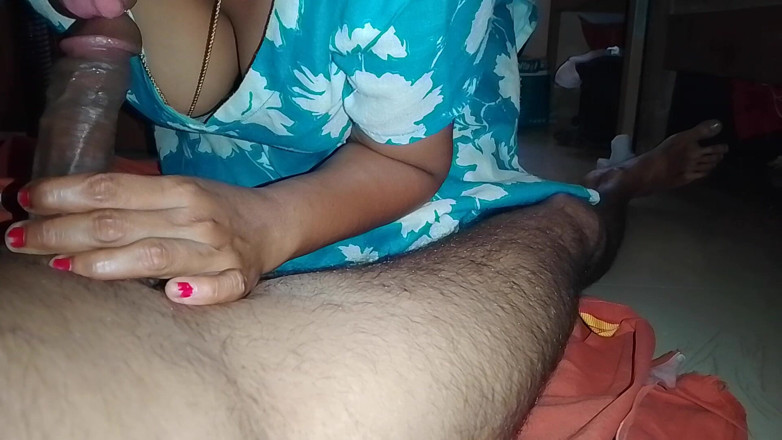 Bijukumar: Indisch Meisje Zuigt De Penis Van Haar Man En Melkt...